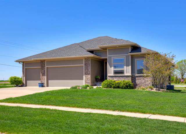 Property at 10695 NW 72nd Ln, Johnston, IA 50131, 5 beds, 3 baths