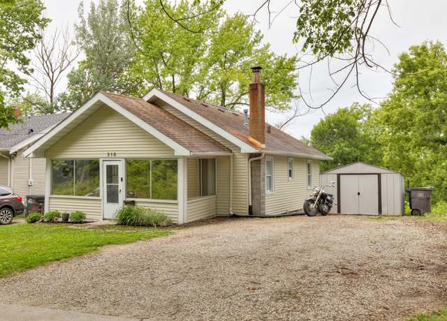 Property at 216 56th St, Des Moines, IA 50312, 3 beds, 1 bath