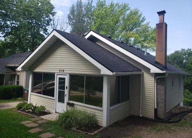 Property at 216 56th St, Des Moines, IA 50312, 3 beds, 1 bath