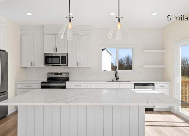 Property at 1330 NW Yorktown Dr, Waukee, IA 50063, 3 beds, 2.5 baths
