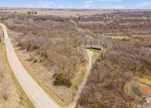 Property at 17282 J Ave, Perry, IA 50220, 3 beds, 3.5 baths