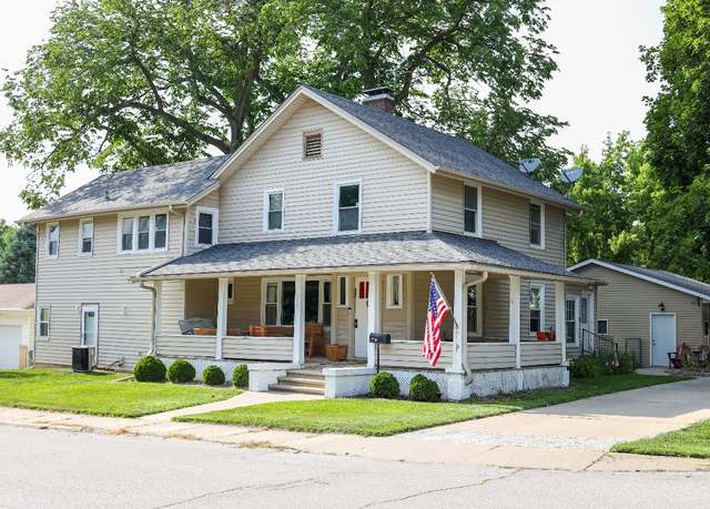 Property at 103 W Lane St, Winterset, IA 50273, 4 beds, 2.5 baths