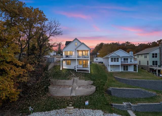 Property at 8476 Lakeshore Dr, Dexter, IA 50070, 5 beds, 3.5 baths