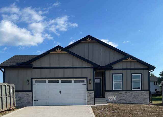 Property at 2407 N 8th Ave E, Newton, IA 50208, 3 beds, 2 baths