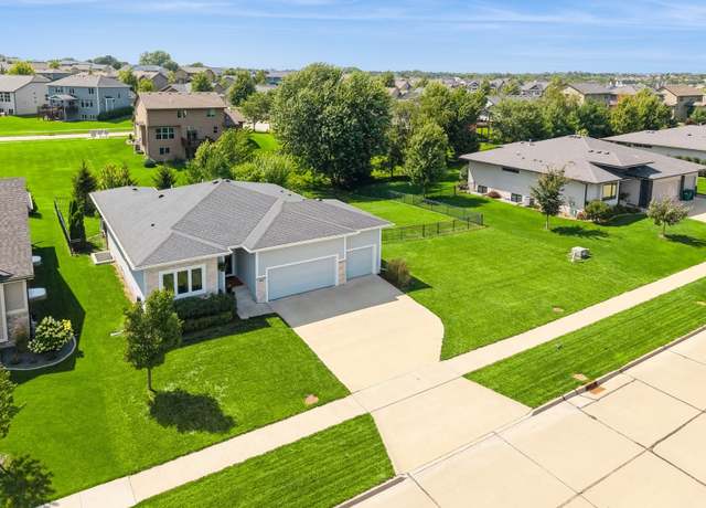 Property at 3824 163rd St, Urbandale, IA 50323, 4 beds, 3 baths