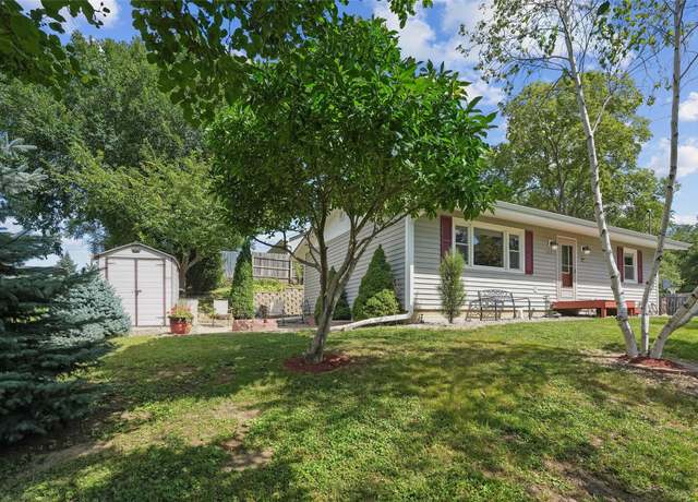 Property at 517 S Lincoln St, Colfax, IA 50054, 3 beds, 2 baths