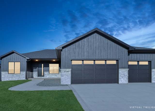 Property at 17981 Hammontree Cir, Clive, IA 50325, 5 beds, 3 baths