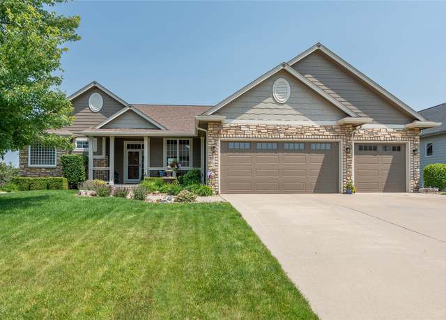 Property at 6725 NW 93rd St, Johnston, IA 50131, 4 beds, 3 baths