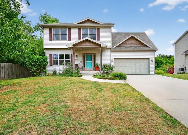Property at 5927 SE 31st St, Des Moines, IA 50320, 4 beds, 3.5 baths