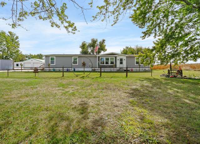 Property at 618 W Smith St, Russell, IA 50238, 4 beds, 2 baths