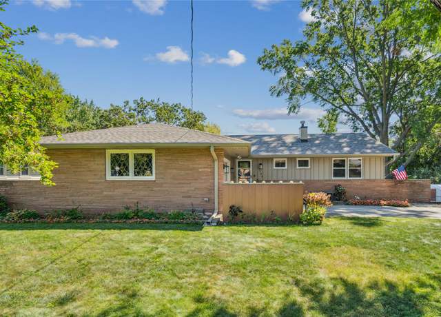 Property at 2709 Beverly Dr, Urbandale, IA 50322, 3 beds, 2.5 baths