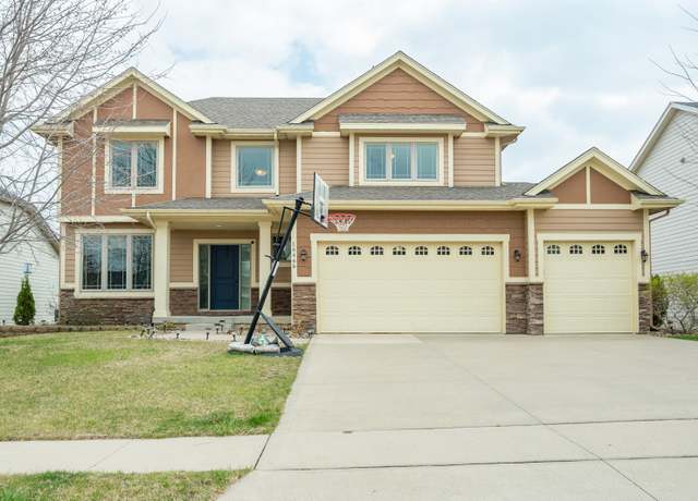 Property at 16468 Phoenix Dr, Clive, IA 50325, 5 beds, 3.5 baths