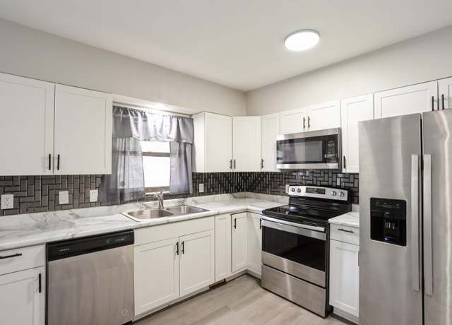 Property at 1400 Mattern Ave, Des Moines, IA 50316, 2 beds, 1 bath