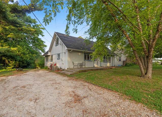 Property at 2717 S Union St, Des Moines, IA 50315, 4 beds, 2 baths
