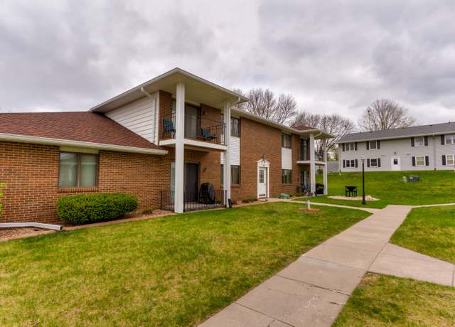 Property at 1168 49th St #1, West Des Moines, IA 50266, 2 beds, 2 baths