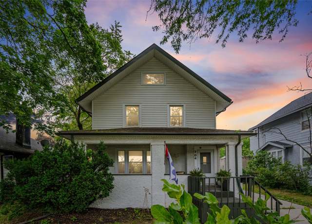Property at 704 35th St, Des Moines, IA 50312, 5 beds, 2.5 baths