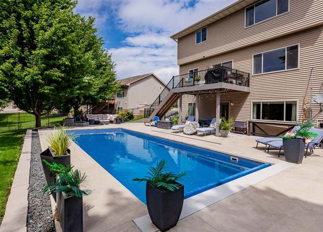 Property at 15176 Bryn Mawr Dr, Clive, IA 50325, 5 beds, 4.5 baths
