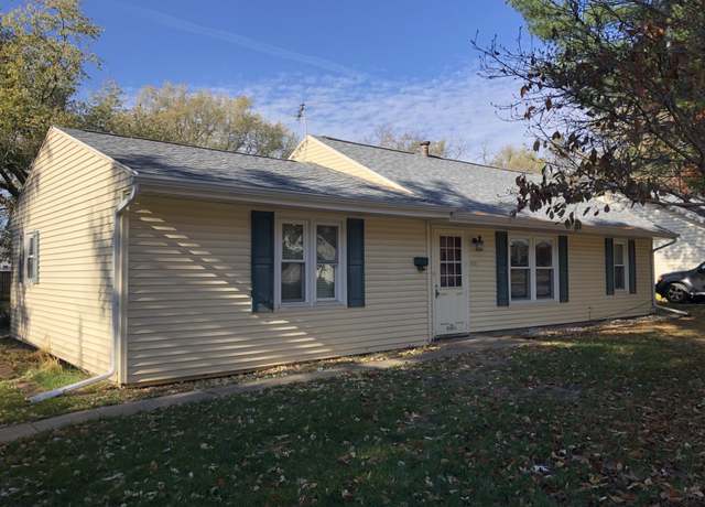 Property at 1032 69th St, Windsor Heights, IA 50324, 3 beds, 1 bath