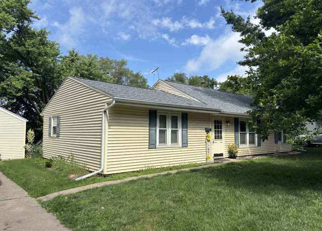 Property at 1032 69th St, Windsor Heights, IA 50324, 3 beds, 1 bath