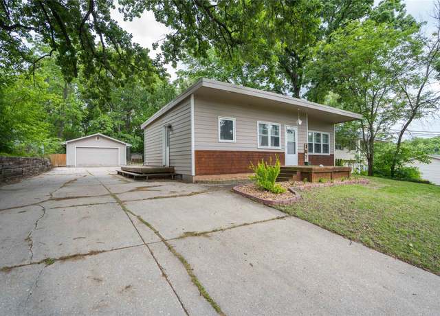 Property at 107 E Pleasant View Dr, Des Moines, IA 50315, 2 beds, 1 bath
