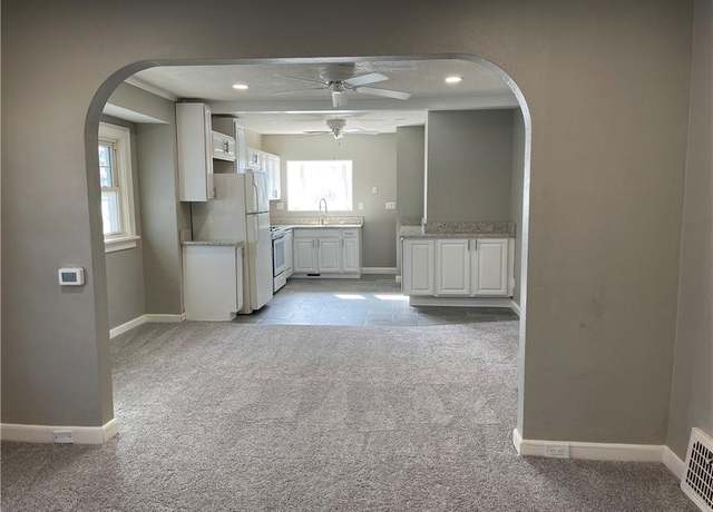 Property at 1144 Euclid Ave, Des Moines, IA 50313, 2 beds, 1 bath