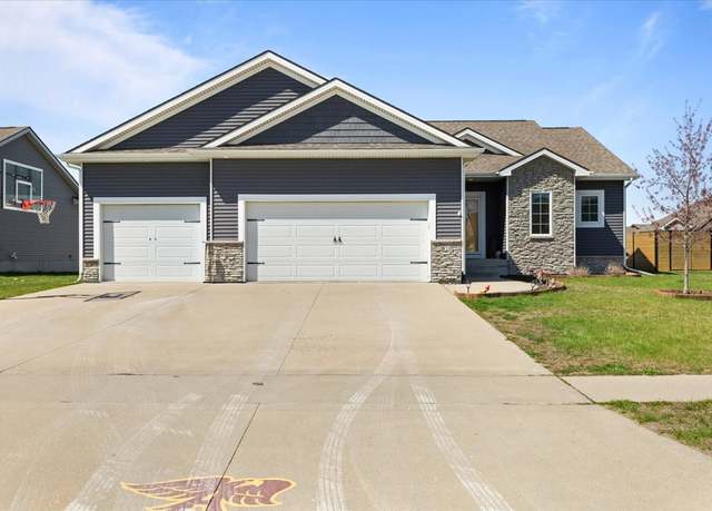 Property at 610 SW 40th St, Ankeny, IA 50023, 4 beds, 3.5 baths
