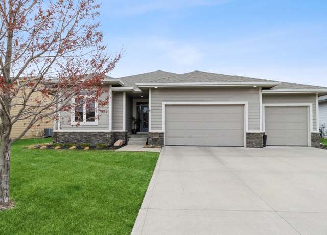 Property at 590 NE Meridian Dr, Waukee, IA 50263, 5 beds, 3 baths