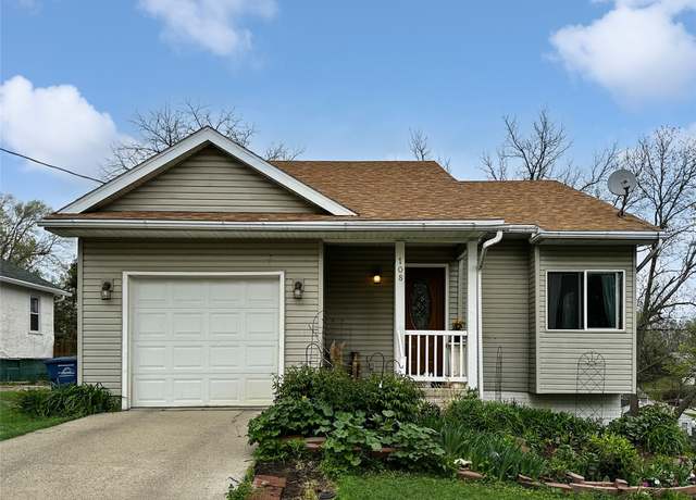 Property at 108 E Wall Ave, Des Moines, IA 50315, 2 beds, 2 baths