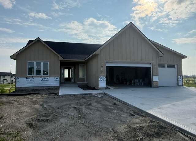 Property at 830 NW Sandy Hollow Cir, Waukee, IA 50263, 5 beds, 3 baths