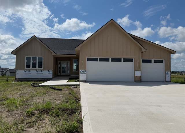 Property at 830 NW Sandy Hollow Cir, Waukee, IA 50263, 5 beds, 3 baths