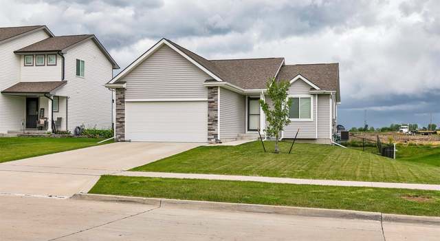 Photo of 1115 Locust St, Waukee, IA 50263