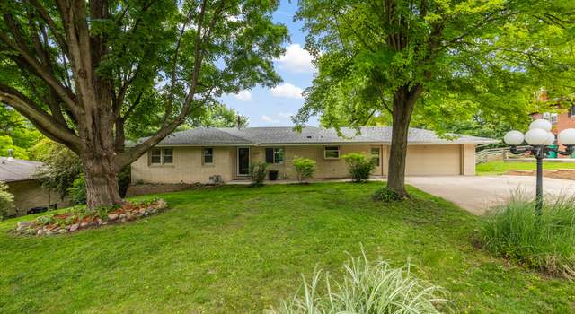 Photo of 6730 NW Timberline Dr, Des Moines, IA 50313