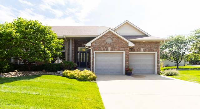Photo of 862 Glen Oaks Ter, West Des Moines, IA 50266