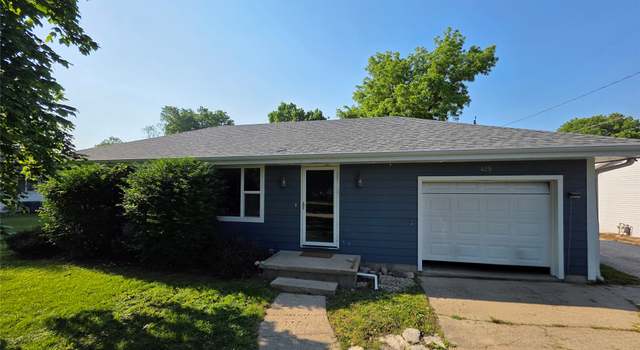 Photo of 425 E 1st St, Earlham, IA 50072