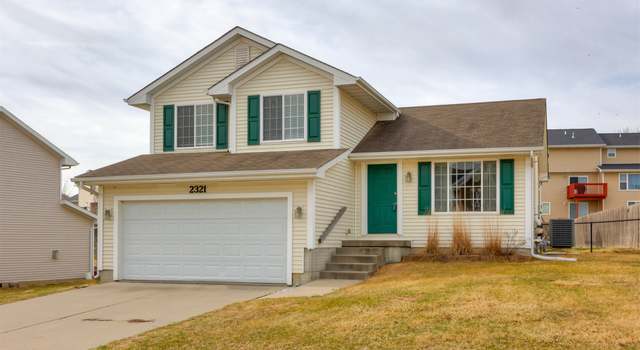 Photo of 2321 E Luster Ln, Des Moines, IA 50320