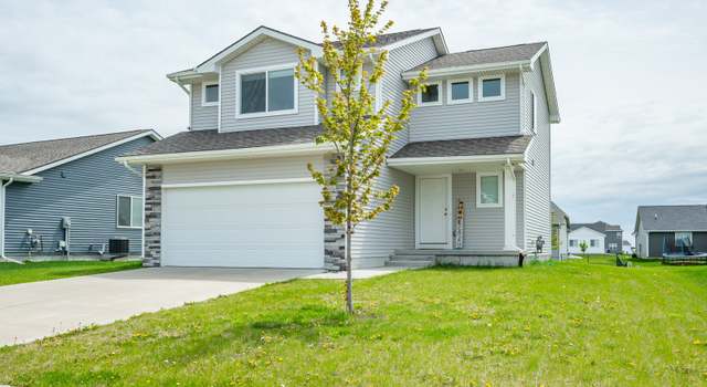 Photo of 1080 Locust St, Waukee, IA 50263
