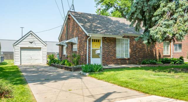 Photo of 1106 69th St, Windsor Heights, IA 50324