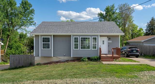 Photo of 208 Mckinley Ave, Des Moines, IA 50315
