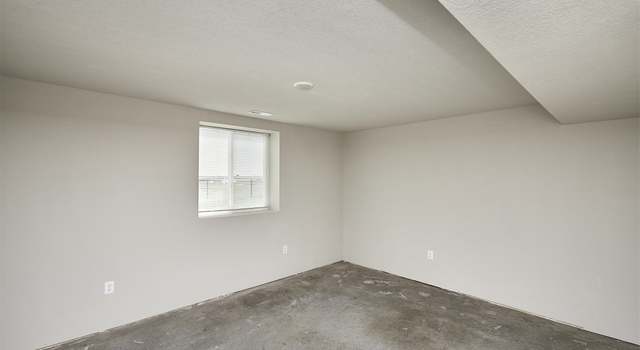 Photo of 1090 Waukee Ave, Waukee, IA 50263