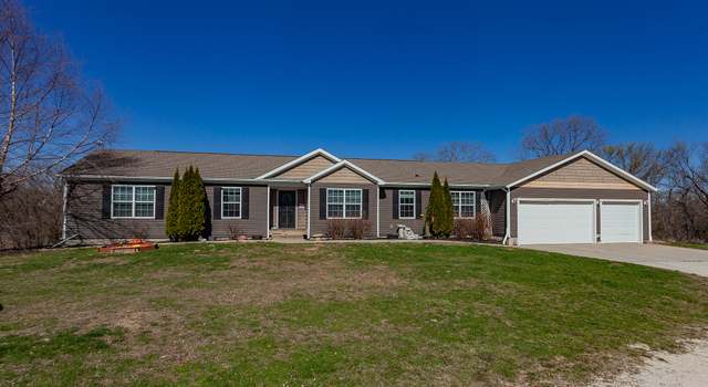 Photo of 19075 Jewell Dr, Earlham, IA 50072