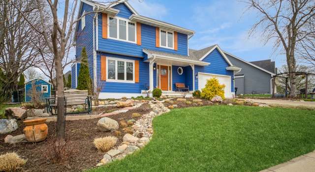 Photo of 8041 Dellwood Dr, Urbandale, IA 50322