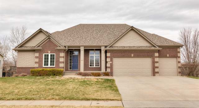 Photo of 15305 Oakwood Dr, Urbandale, IA 50323