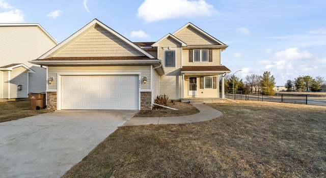 Photo of 4803 Sunshine Cir, Johnston, IA 50131