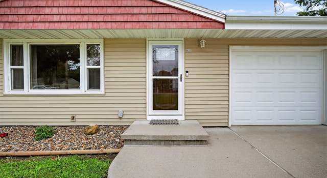 Photo of 8026 Crestview Dr, Des Moines, IA 50320