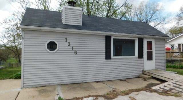 Photo of 1316 Locust St, West Des Moines, IA 50265