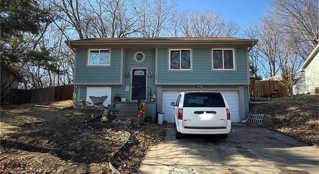 Photo of 610 Hickory Hill Ln, Des Moines, IA 50317