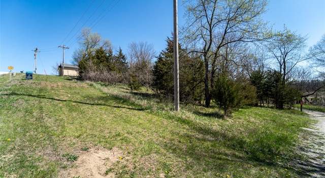 Photo of 8484 Lakeshore Dr, Dexter, IA 50070