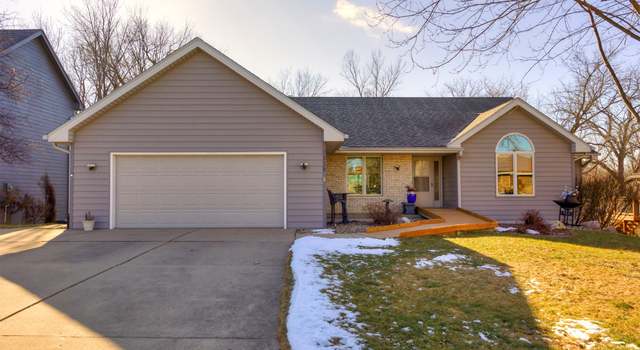 Photo of 9118 Greenbelt Dr, Urbandale, IA 50322