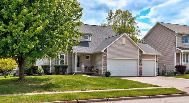 Photo of 12204 Ridgemont Dr, Urbandale, IA 50323