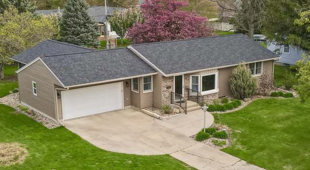 Photo of 1711 10th Avenue Pl, Grinnell, IA 50112
